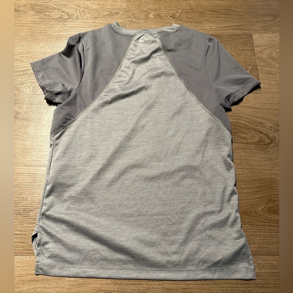 Nike Dri-Fit shirt - Picture 2 of 3